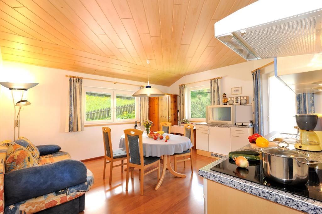 Appartement Haus Tannenburg à Funes  Extérieur photo